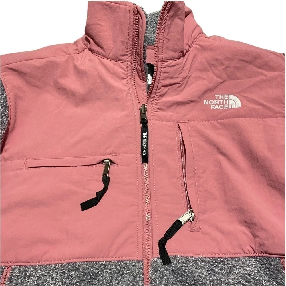 NWT The North Face Retro Denali Seasonal Jacket Sz Med Unisex Grey Pink